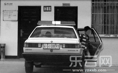 網(wǎng)友舉報云南紅河州森林公安警車私用。