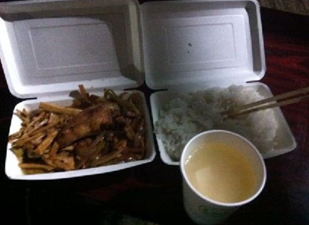 45元的盒飯,三菜一湯。