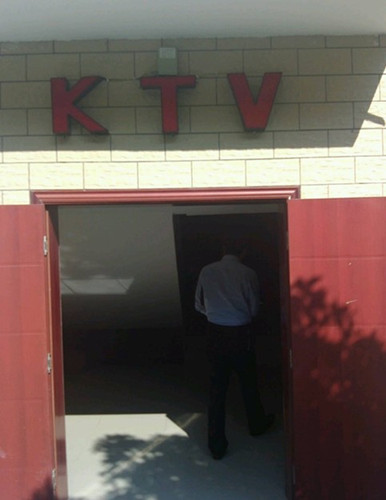 陜西留壩縣委黨校內(nèi)KTV。網(wǎng)友微博截圖