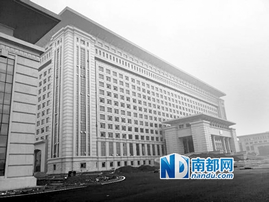 圖片顯示，湖南攸縣新建的發(fā)展中心樓群氣派，廣場龐大。 圖片來源：天涯論壇