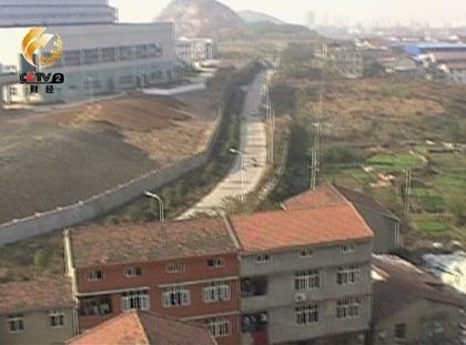 本應(yīng)沒(méi)有居民樓的區(qū)域，布滿密密麻麻的樓房