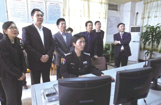 國(guó)家民政部農(nóng)村社區(qū)驗(yàn)收評(píng)估組對(duì)南海區(qū)農(nóng)村社區(qū)建設(shè)進(jìn)行檢查驗(yàn)收。