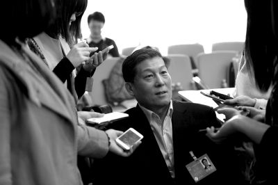 昨天，北京市高院院長(zhǎng)慕平接受媒體采訪。京華時(shí)報(bào)記者張斌攝