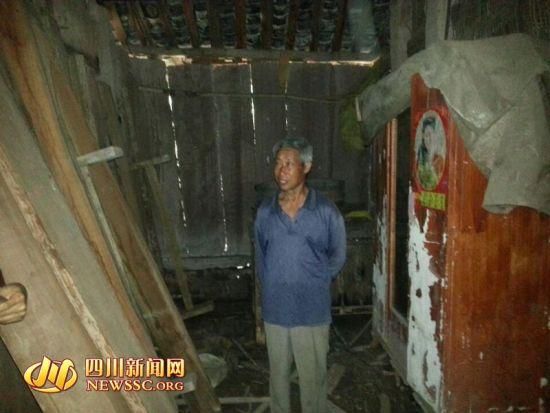 王本余的堂兄王本武向四川新聞網(wǎng)記者介紹王本余還剩下的財(cái)物。