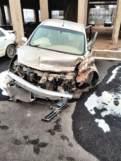 事發(fā)轎車。吳英供圖
