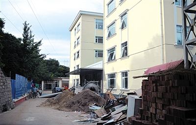 　該山莊目前正在建四星級(jí)賓館。新京報(bào)記者 吳江 攝