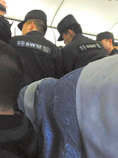 特警登機(jī)處理。