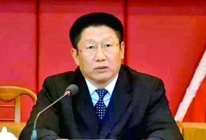 他曾身居要職，在仕途上平步青云，“連跳式”升官；他如今落馬，被查出近乎瘋狂地收受巨額利益、用公款送禮，還隱瞞“裸官”身份、在私企老板的安排下多次嫖娼、參與賭博、與多名女性通奸，被一線辦案人員形容為“五毒俱全”的干部。近日，深圳原市委常委、政法委書記蔣尊玉的貪腐歷程被披露。