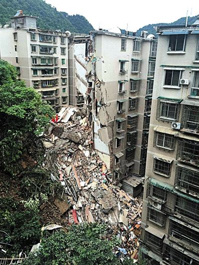  昨日，貴陽市云巖區(qū)一棟9層居民樓垮塌，16人失聯(lián)。新華社發(fā)