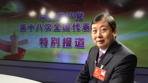 十八大代表，江蘇省江陰市華西村黨委書記、華西集團(tuán)董事長吳協(xié)恩
