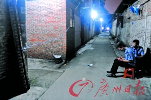 事發(fā)出租屋前拉起了警戒線，警方正在現(xiàn)場(chǎng)調(diào)查。記者陳楓攝