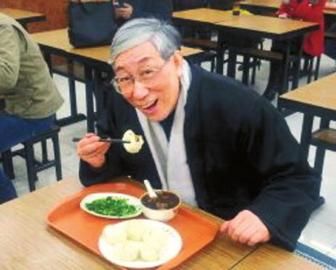 吳頌今到慶豐包子鋪找靈感。