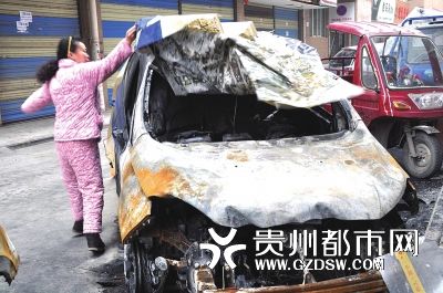 才跑8000公里的車被燒得不成樣子。