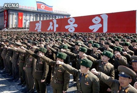 29日，平壤金日成廣場舉行軍民大會(huì)，對朝鮮人民軍最高司令部聲明表示支持。