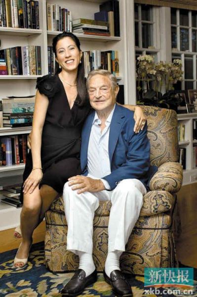 索羅斯及其未婚妻多美子。