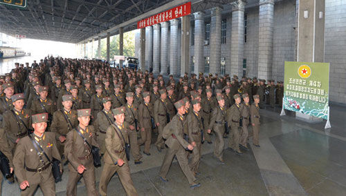 朝鮮人民軍連長級(jí)連政治指導(dǎo)員日前陸續(xù)抵達(dá)平壤。