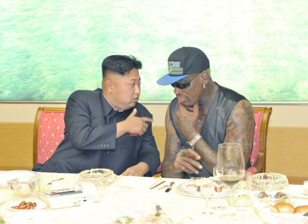 近日，朝鮮最高領(lǐng)導(dǎo)人金正恩已在平壤再次會(huì)見并宴請(qǐng)了正在朝鮮訪問的前美國全國籃球協(xié)會(huì)(NBA)球星羅德