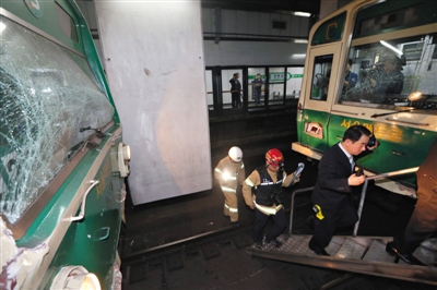 5月2日，韓國(guó)首爾，首爾2號(hào)線地鐵去往蠶室方向的一趟列車在上往十里站撞上了一趟停靠在站內(nèi)的列車。