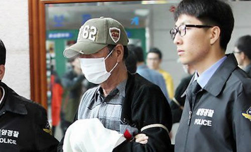 資料圖片：韓國檢方和警方聯(lián)合調查本部15日對“世越”號客輪的15名船員進行逮捕起訴。