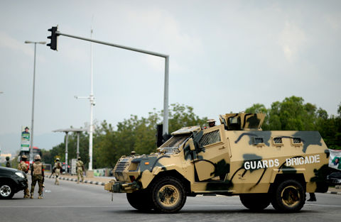 近日，尼軍警加強了對首都區(qū)的安保。 李涼 攝