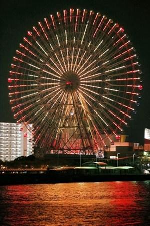 圖為該地晚上的夜景。