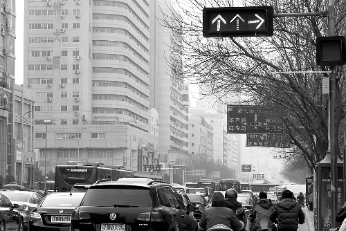 新交規(guī)“黃恐”引發(fā)擁堵？ 這個真的有！