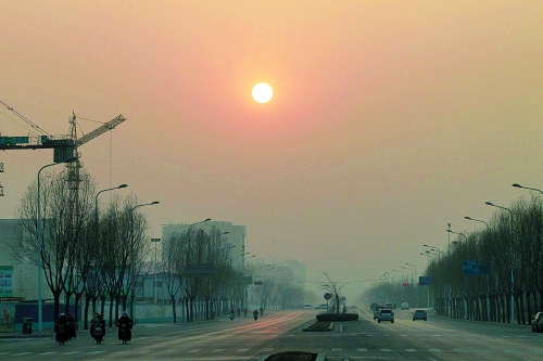 昨日天空放晴，雖然天還不是那么藍(lán)，但也給大家?guī)?lái)好心情。