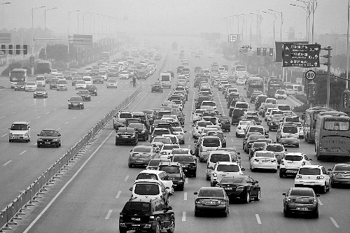 回程車量激增，中州大道車流量大。