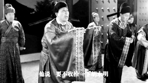 微電影中，“權(quán)貴人士”對“胡永明”多加陷害 視頻截圖
