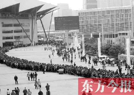 3月2日，在鄭州國際會展中心，河南省春季人才招聘會舉行，六萬五千名求職者扎堆求職