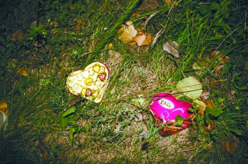 今天是七夕節(jié)，但這對(duì)愛(ài)人或許無(wú)法甜蜜分享這盒巧克力了……
