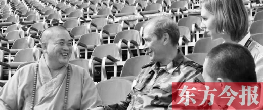 克里姆林宮警衛(wèi)司令謝爾蓋將軍會見釋永信，一同觀看排練