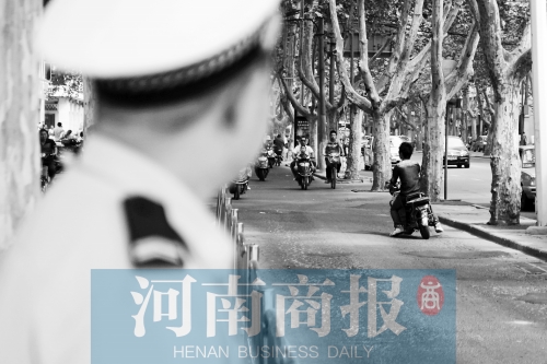 有警察，趕緊掉頭！