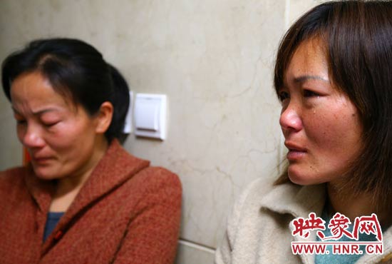 提及現(xiàn)狀，柴小快的女兒不住流淚。