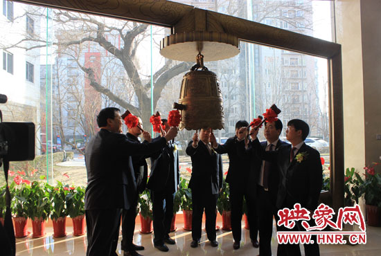 1月7日，在全國股份轉(zhuǎn)讓系統(tǒng)（即新三板），伴隨著開市寶鐘的敲響，山水園林股份有限公司正式登陸新三板。