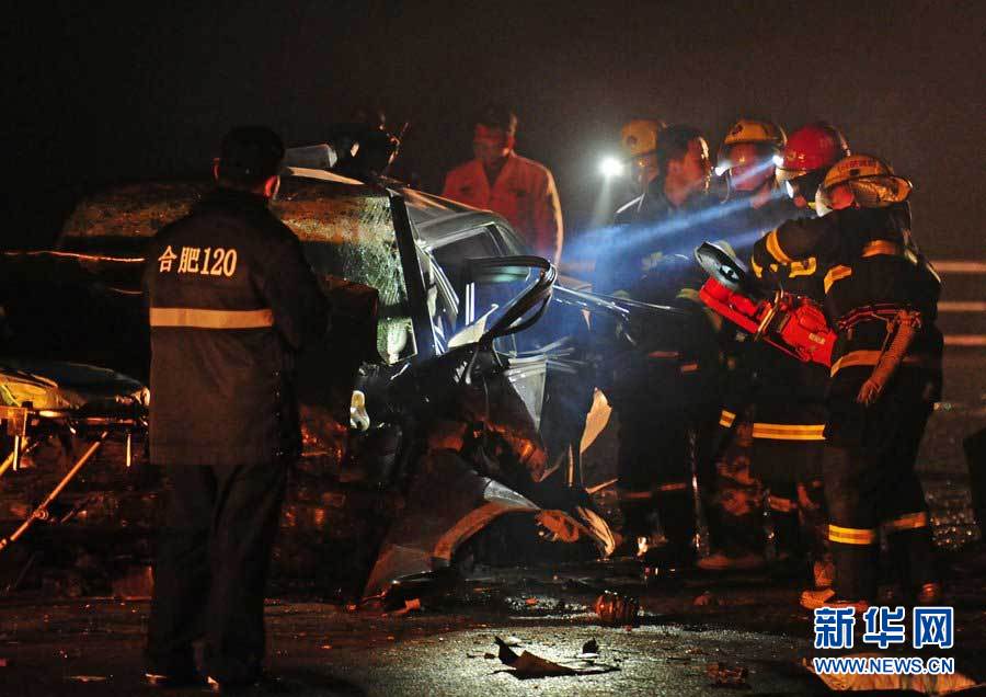 2013年1月9日，合肥，事故現(xiàn)場，兩輛受損車輛已經(jīng)全部變形