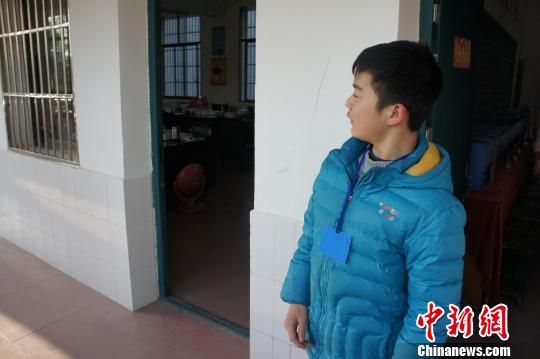 對于幾年如一日照顧他的同學余興泉，14歲的左臣心里充滿了感激。 李俊杰 攝