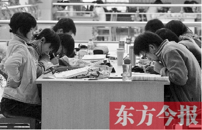 專家認(rèn)為，內(nèi)地高校對(duì)學(xué)生創(chuàng)造性、自主性的培養(yǎng)不及港校