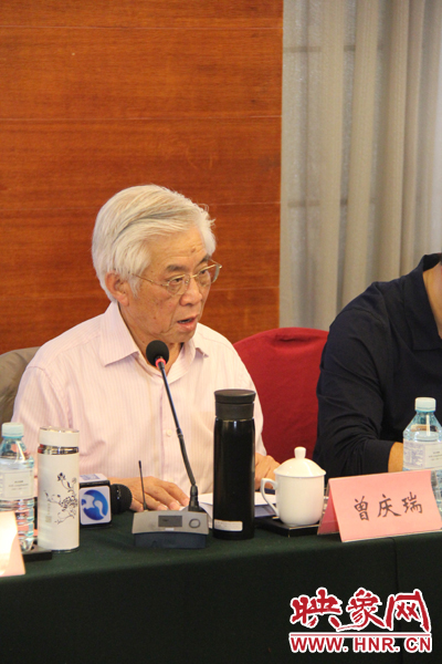 中國(guó)傳媒大學(xué)教授、博士生導(dǎo)師曾慶瑞正在發(fā)言