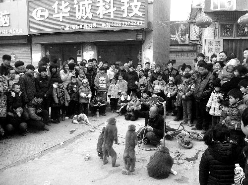 比春運更擠的地方是?？h廟會(組圖)