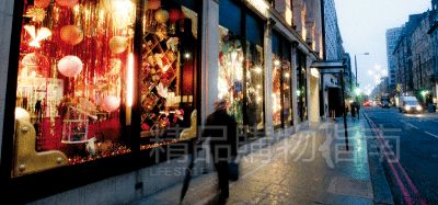 在圣誕節(jié),即使window shopping也很美好。