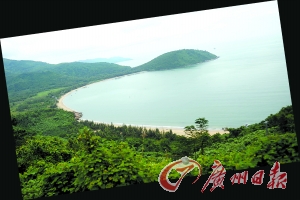 長長的沙灘海岸。