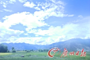 途中的大河煙波浩渺。