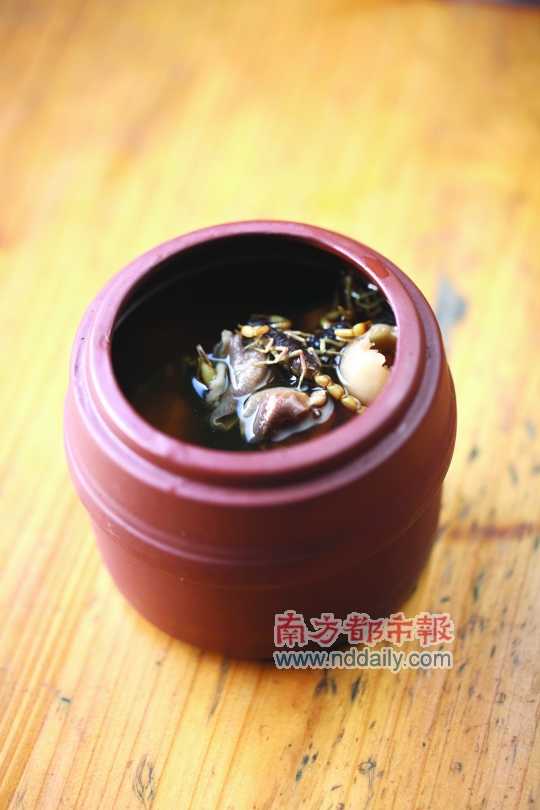 蝎子燉蝸牛。