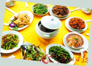 在封開品嘗各地美食,大飽口福。
