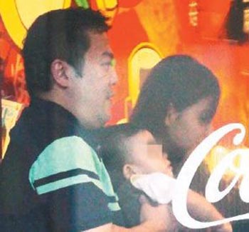 韋汝曾未婚生子，后嫁入豪門