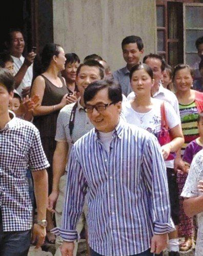成龍?jiān)谑徍J(rèn)祖歸宗。