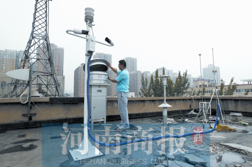 鄭州灰霾監(jiān)測站正在調(diào)試，預(yù)計9月將正式投入使用 記者 鄧萬里/攝
