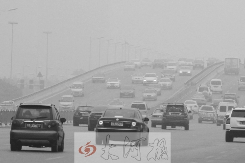 省會(huì)鄭州的霧霾中,機(jī)動(dòng)車尾氣平均占24%,嚴(yán)重時(shí)占60%。