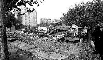 對公園選址的5.5萬多平方米的違章建筑進(jìn)行拆除。